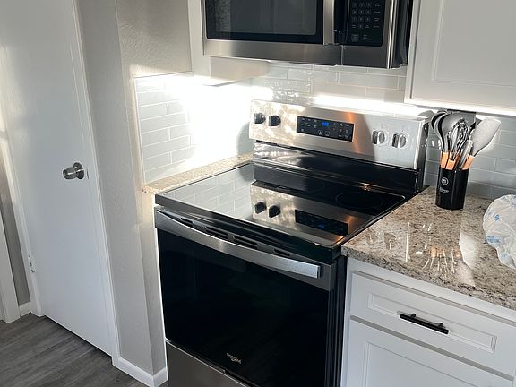 5th image of 3406 Royal Rd