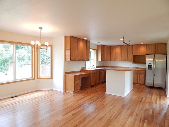 5th image of 21111 75th St E