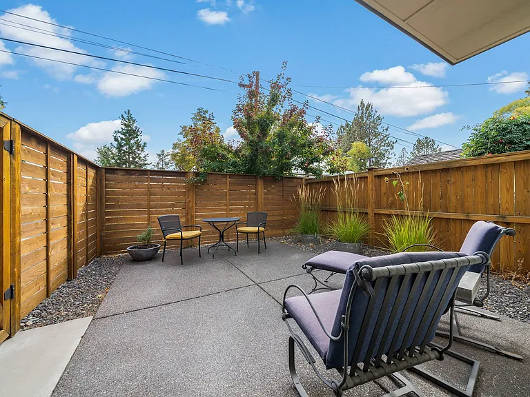 923 NW Albany Ave — Photo 46