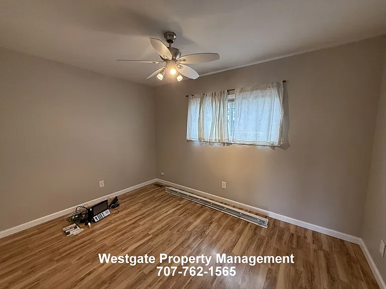 965 Eastman Ln — Photo 13
