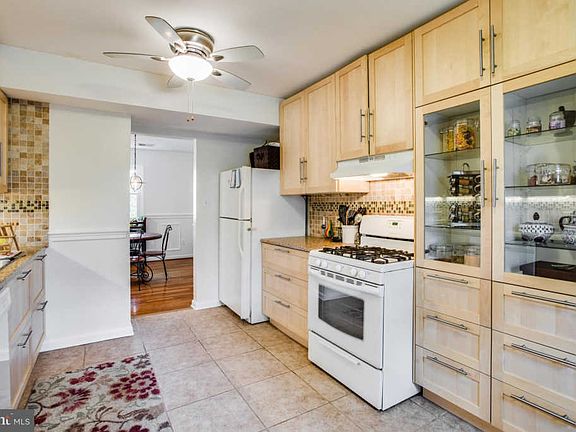 3rd image of 5013 Harford Ln