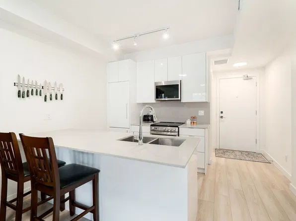 11913 Burnett St #208, Maple Ridge, BC V2X 4N1