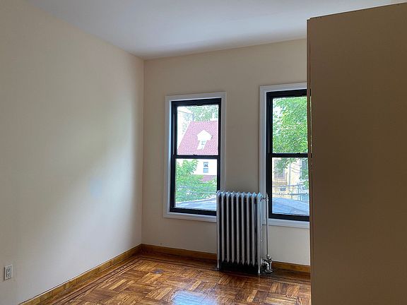 4th image of 372 E 32nd St #2