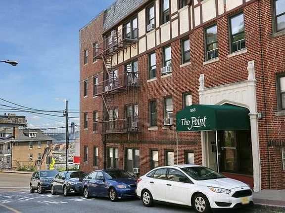 3rd image of 553 Undercliff Ave APT 11