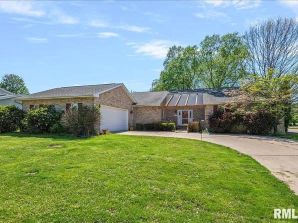 5301 Deerwood Lake Dr, Springfield, IL 62703