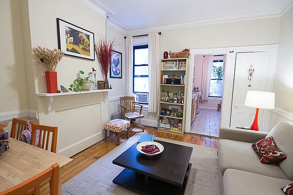 Rented by Twyford Real Estate | media 33