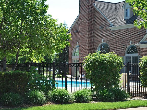 2nd image of 3252 Primrose Ln