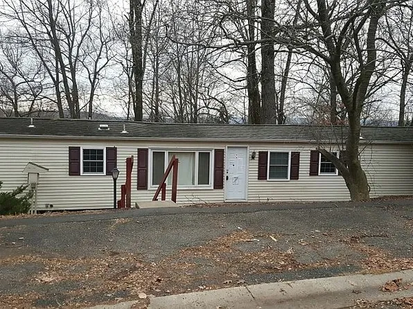 7 Overlook Dr, High Bridge, NJ 08829