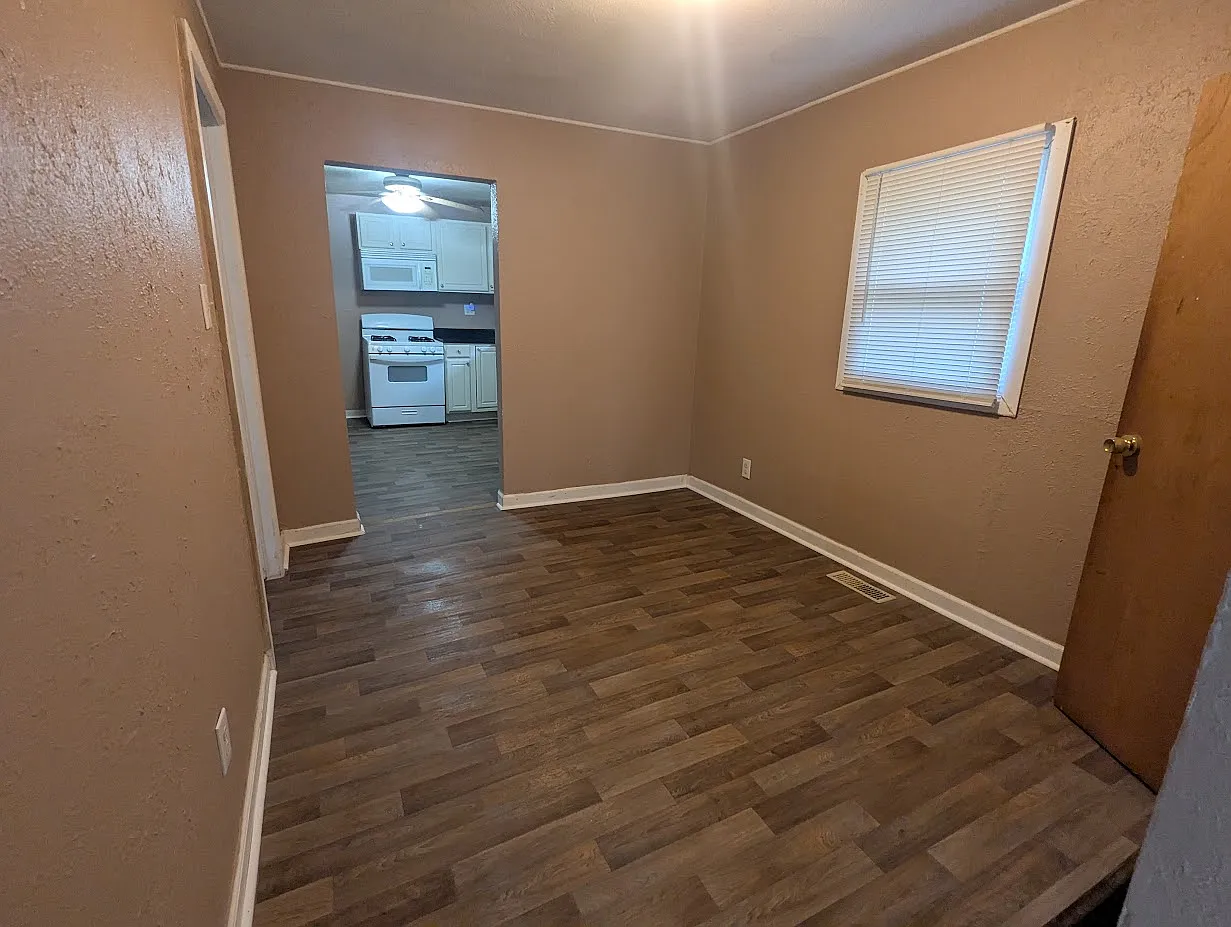 3 bed, 1140 sqft, $850 — Photo 3
