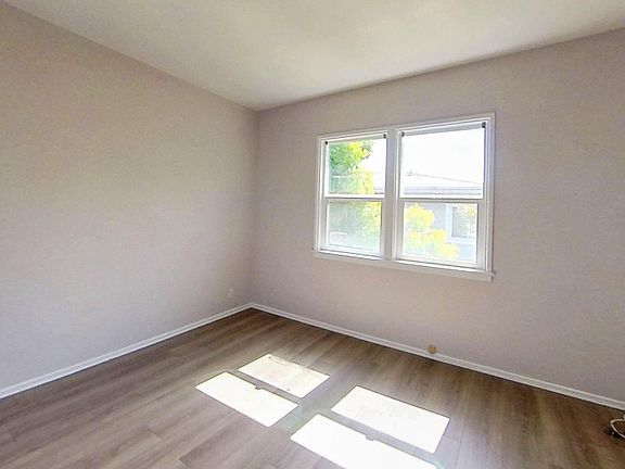 5th image of 2120 Ocean Park Blvd APT C
