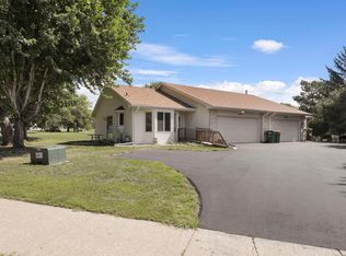14220 Pennock Ave, Apple Valley, MN 55124