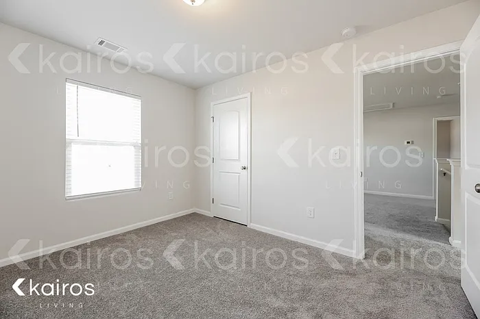 814 Vistamount Path — Photo 9