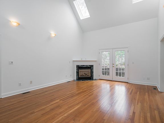 5th image of 3212 Wexford Way SE