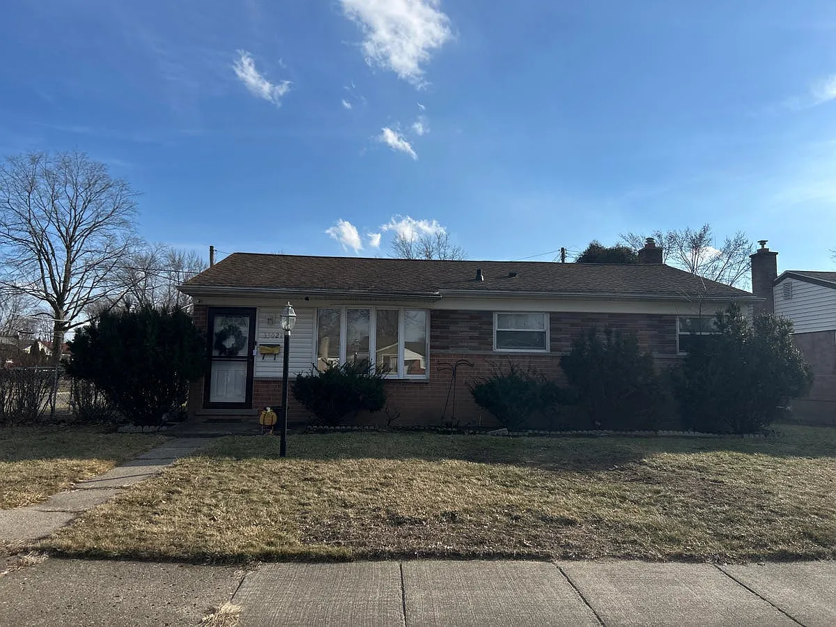 33021 Creston St photo 1