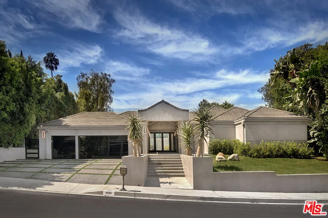 4 bed, 4.5 bath, 4885 sqft, $22,000 — Photo 2