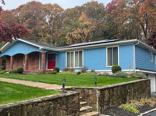 3 Greenbrier Ct W, Smithfield, RI 02828