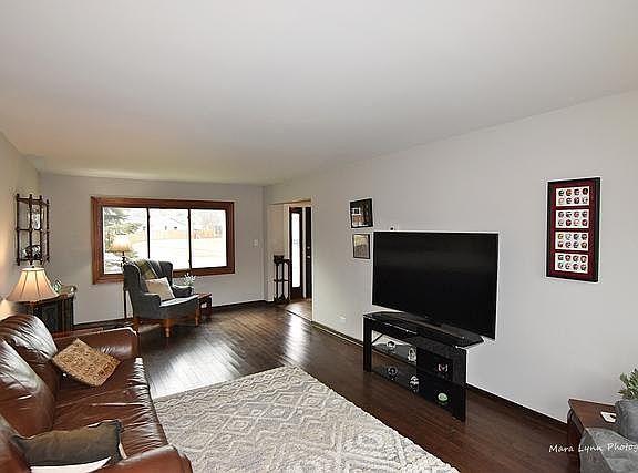 3rd image of 371 N Morris Dr