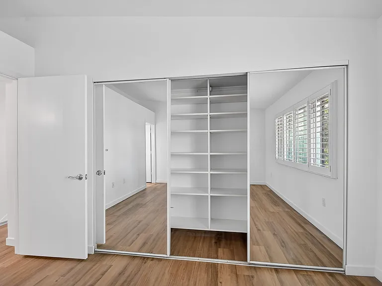101 Half Moon Cir #B — Photo 26