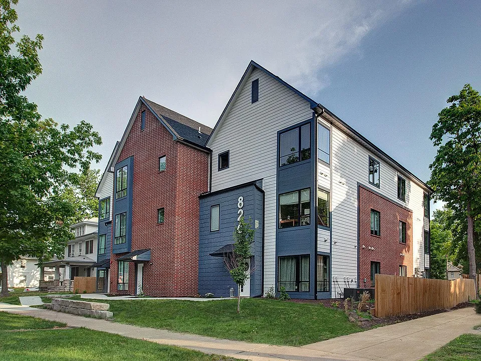 826 Bluemont Ave