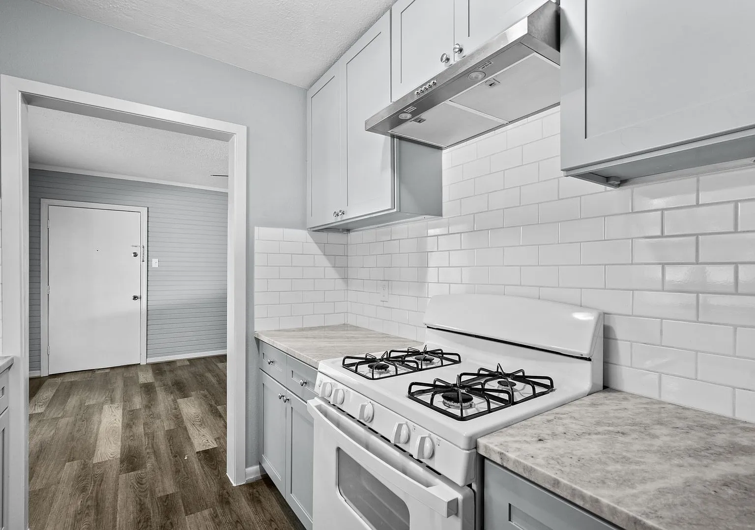 2324 Cedar Dr — Photo 2