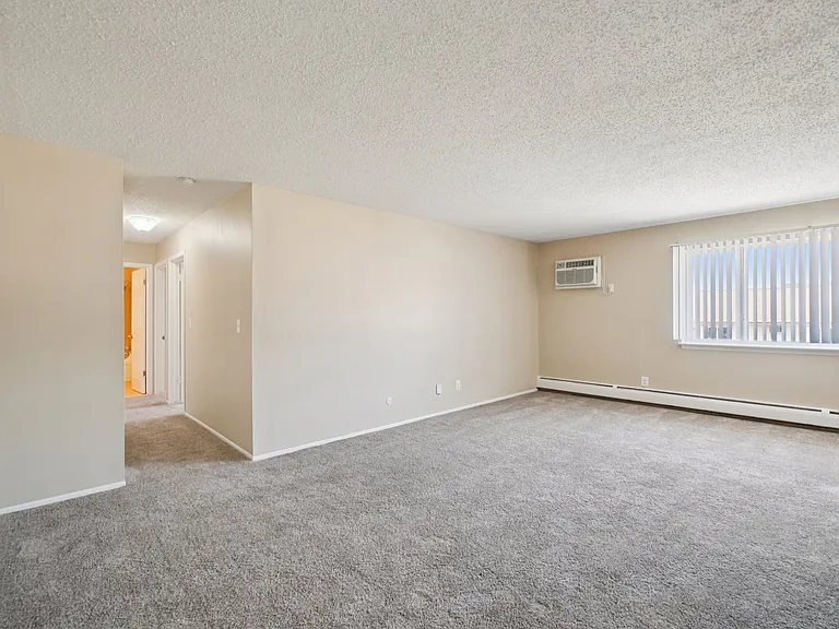 Rochester Square Apartments — Photo 25