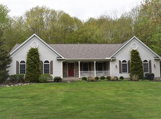 10280 Locust Grove Dr, Chardon, OH 44024