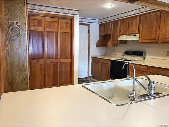 4th image of 63 Hastings Dr