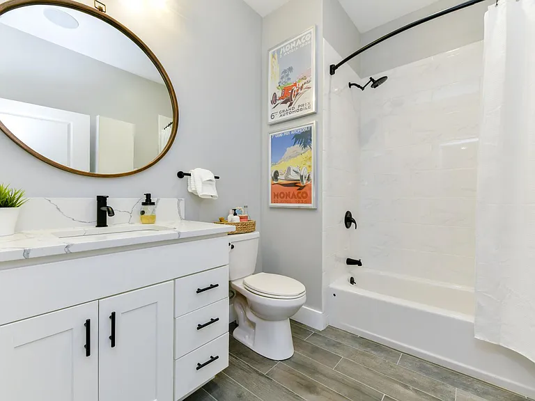 170 W Broadway #204 — Photo 17