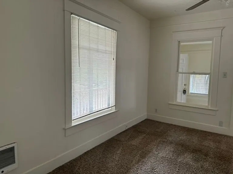 257 NE 7th Ave — Photo 16
