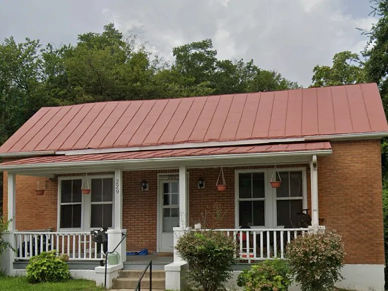 229 Holbrook St — Photo 2