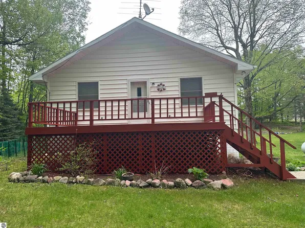 142 Forest Trl, Leroy, MI 49655
