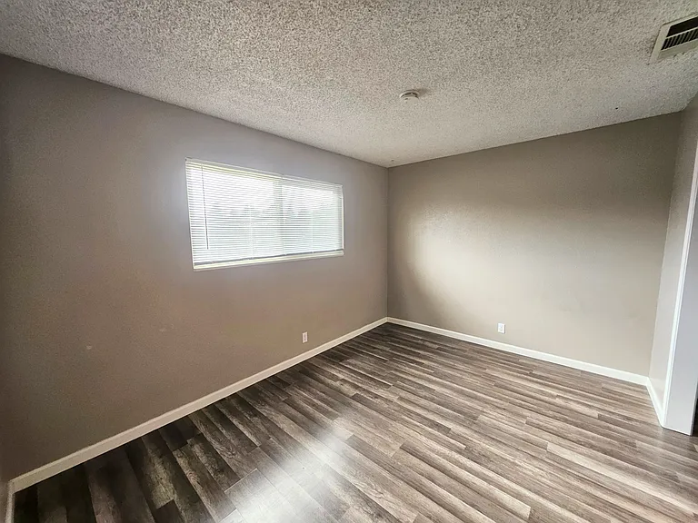 253 N Walnut Ave — Photo 14