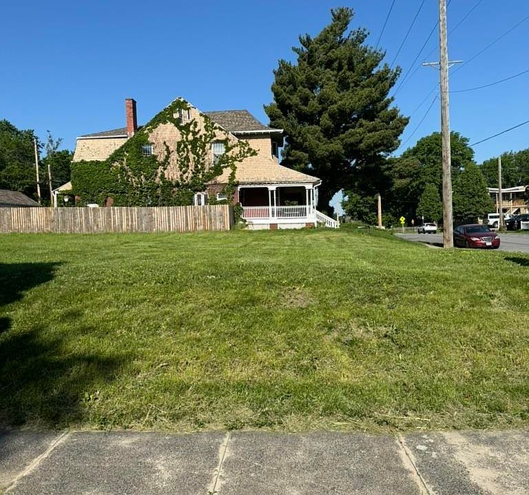 1st image of 1102 S 31st St