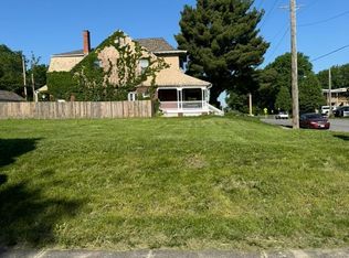 1102 S 31st St, Omaha, NE 68105