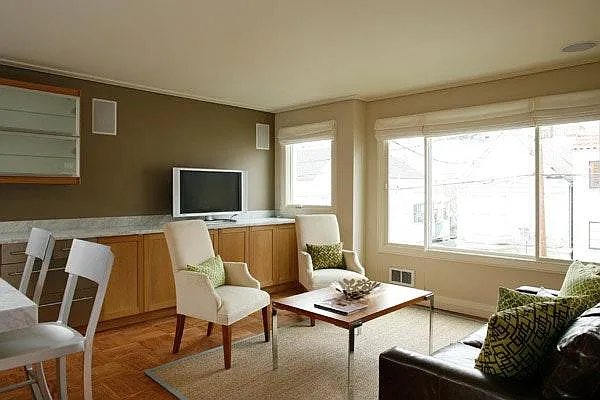 2828 Greenwich St — Photo 2
