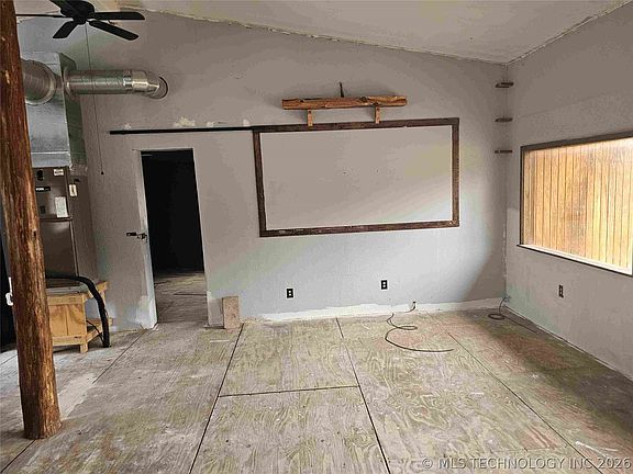 4th image of 42 Greenbriar Ave