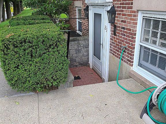 3rd image of 210 Park St #23