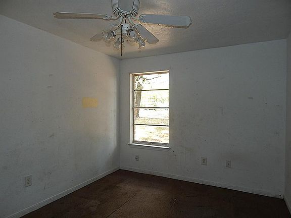 5th image of 135 West Dr