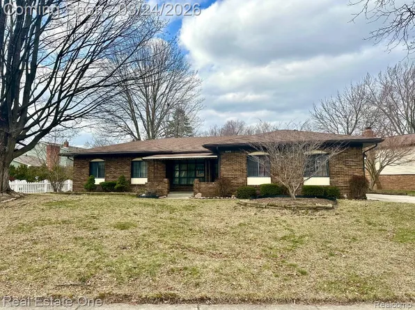 1845 Shenandoah Dr, Troy, MI 48085