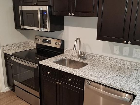 3rd image of 2212 Jefferson Ave #6
