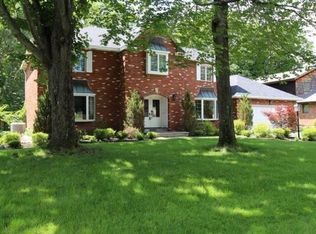 5 Greentree Ln, Albany, NY 12208