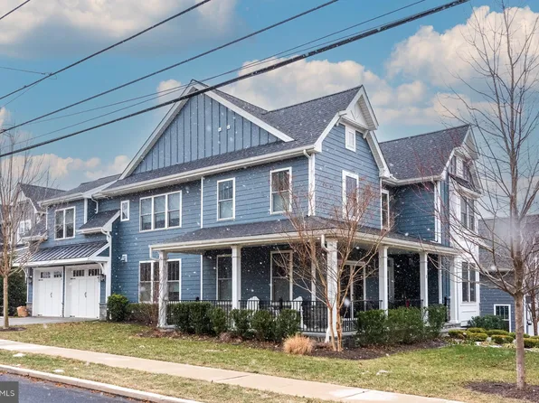 2 W 8th St, Media, PA 19063