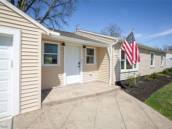 3rd image of 749 Stewart Ave