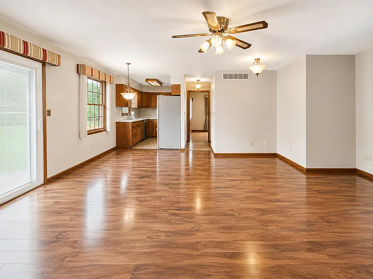 6 Melrose Pl — Photo 4