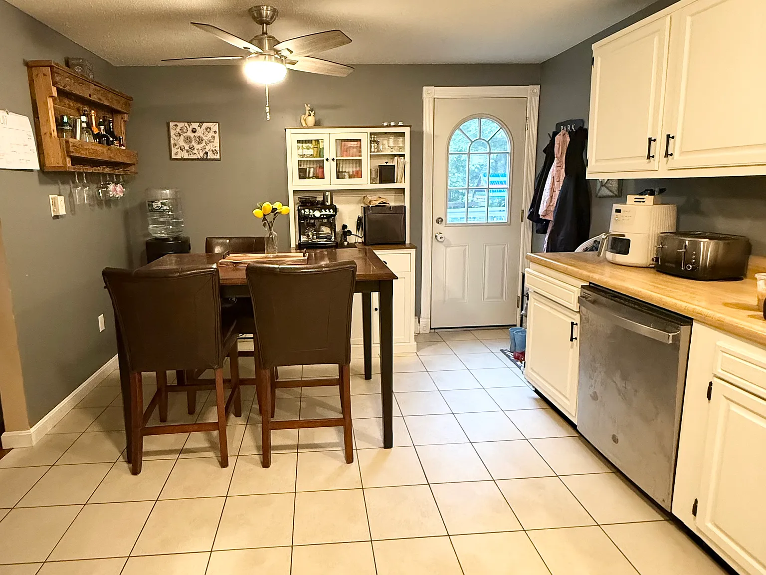 2 bed, 1.5 bath, 1350 sqft, $2,650 — Photo 2