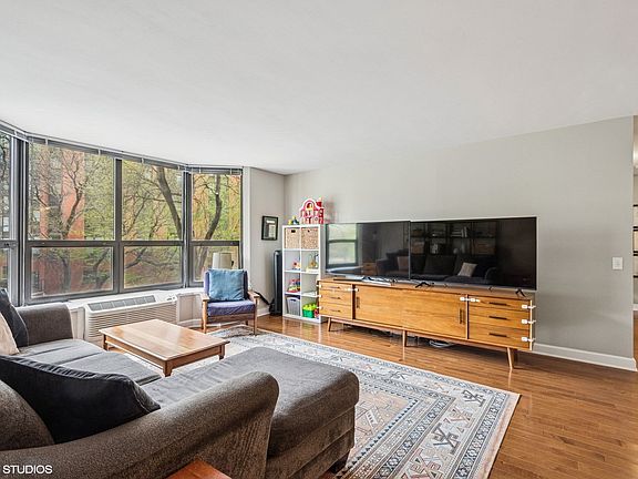 4th image of 901 S Plymouth Ct APT 104
