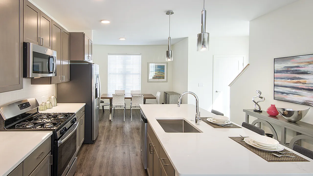 Modera Needham — Photo 2