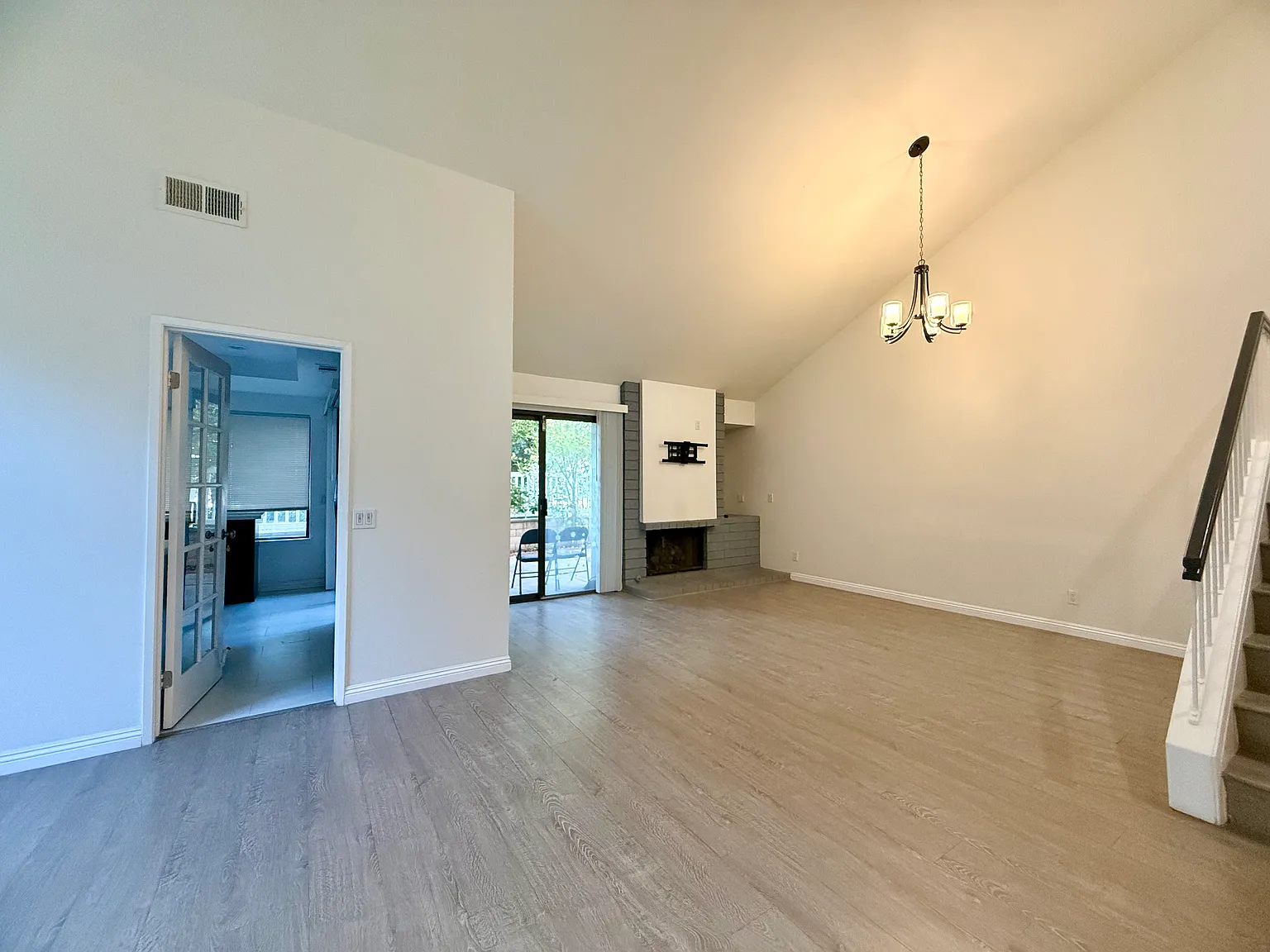 3 bed, 1506 sqft, $3,700 — Photo 3