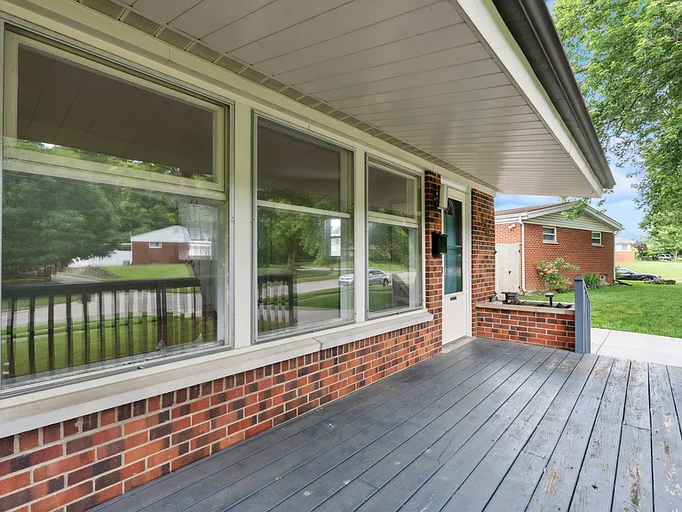 3205 Braddock St — Photo 4