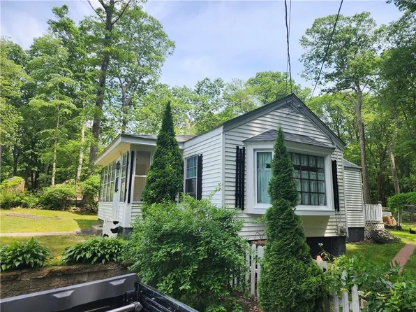 435 Lake Washington Dr, Glocester, RI 02814